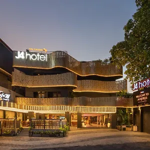 j4-legian-hotel.ubudhotelsnow.com/